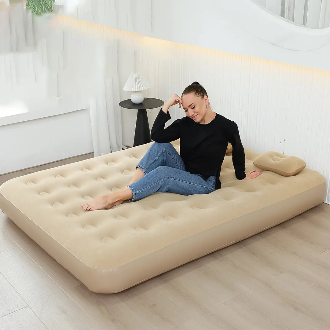 Dusek na naduvavanje sa pumpom i jastukom 200x150x25cm