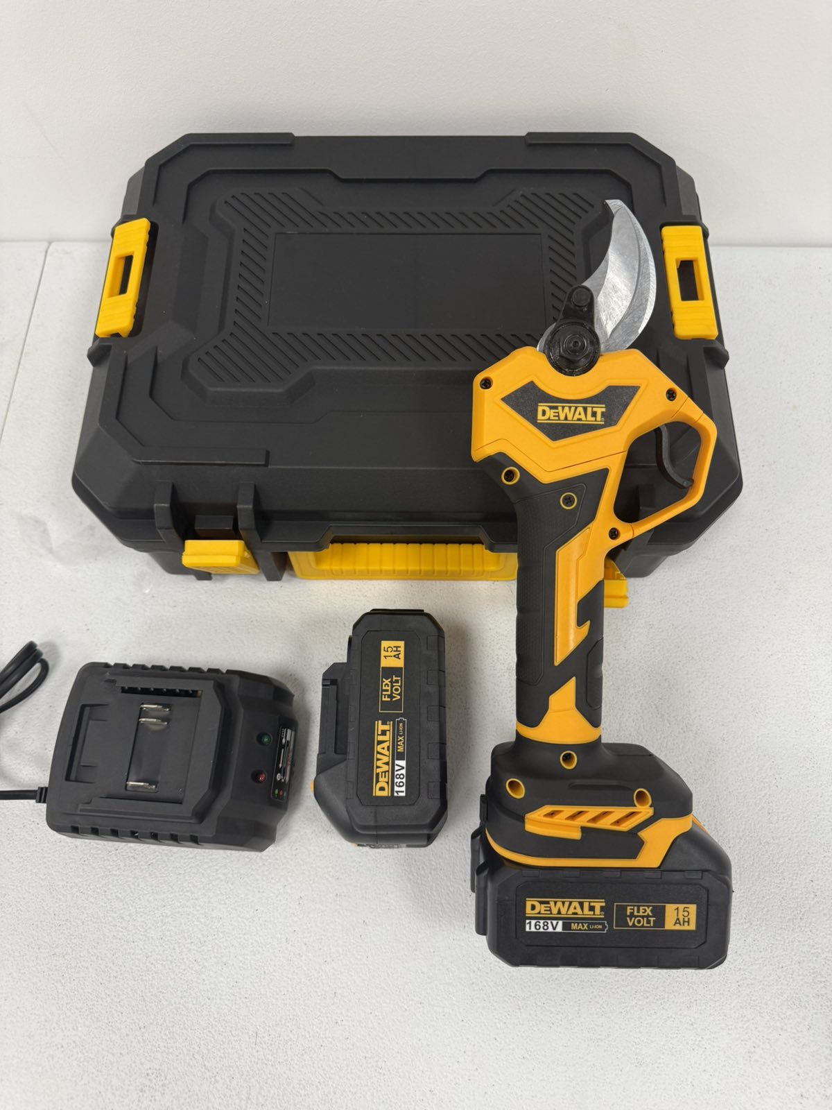 DeWalt makaze za rezanje voća 168V + dve baterije