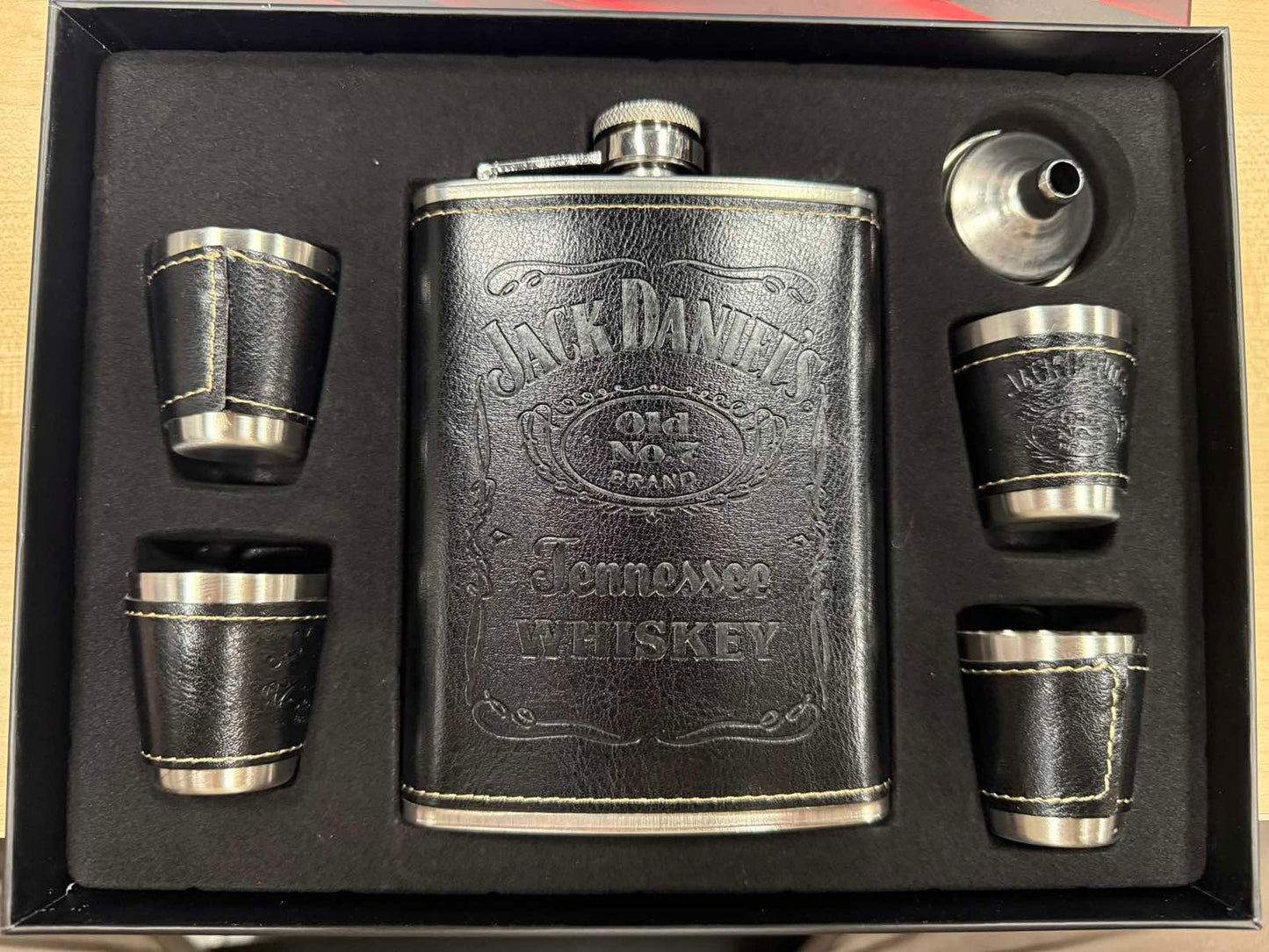 Jack Daniels pljoska sa 4 casice