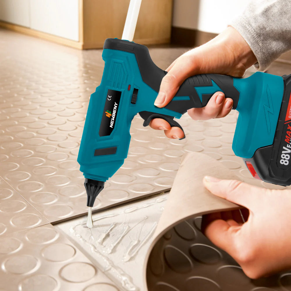 Aku pištolj za lepak sa dve baterije