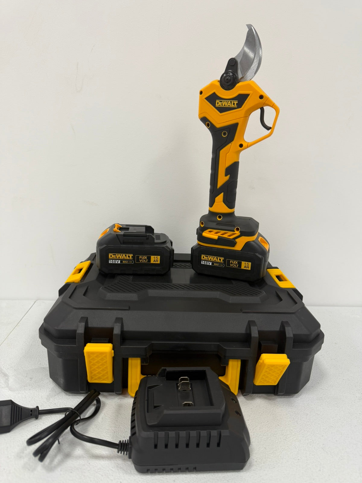 DeWalt makaze za rezanje voća 168V + dve baterije