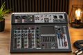 EQ-4 Profesionalna Audio Mikseta sa 4 Kanala – Bluetooth, 48V Phantom, USB/MP3, 7-Band EQ i DSP Efekti za DJ, Karaoke, Podcast i Studio