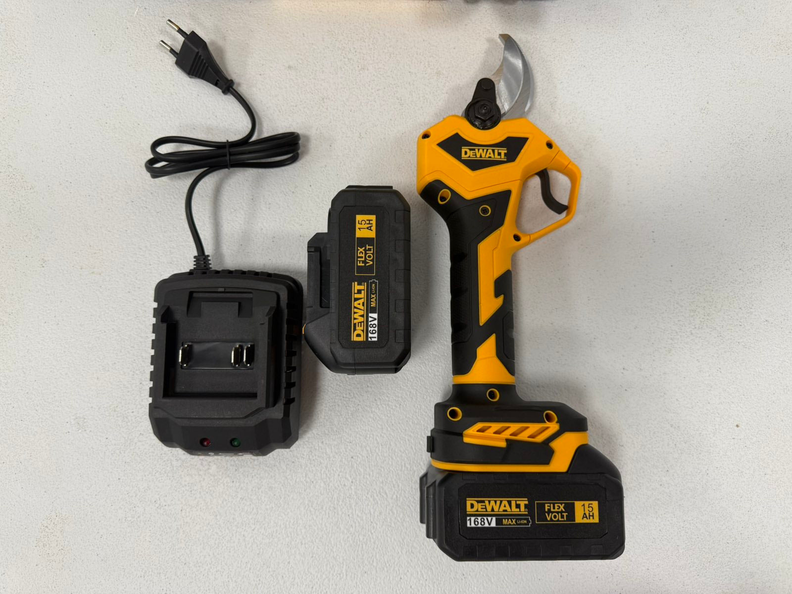 DeWalt makaze za rezanje voća 168V + dve baterije