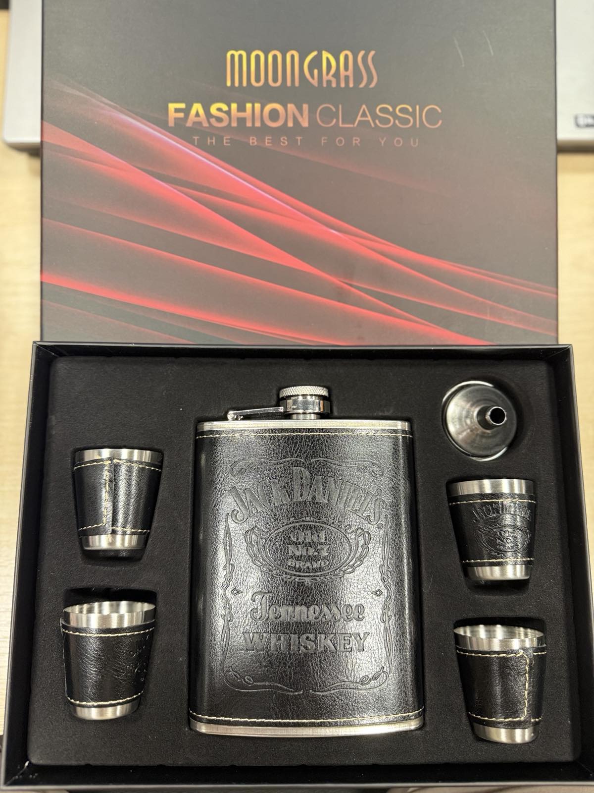 Jack Daniels pljoska sa 4 casice