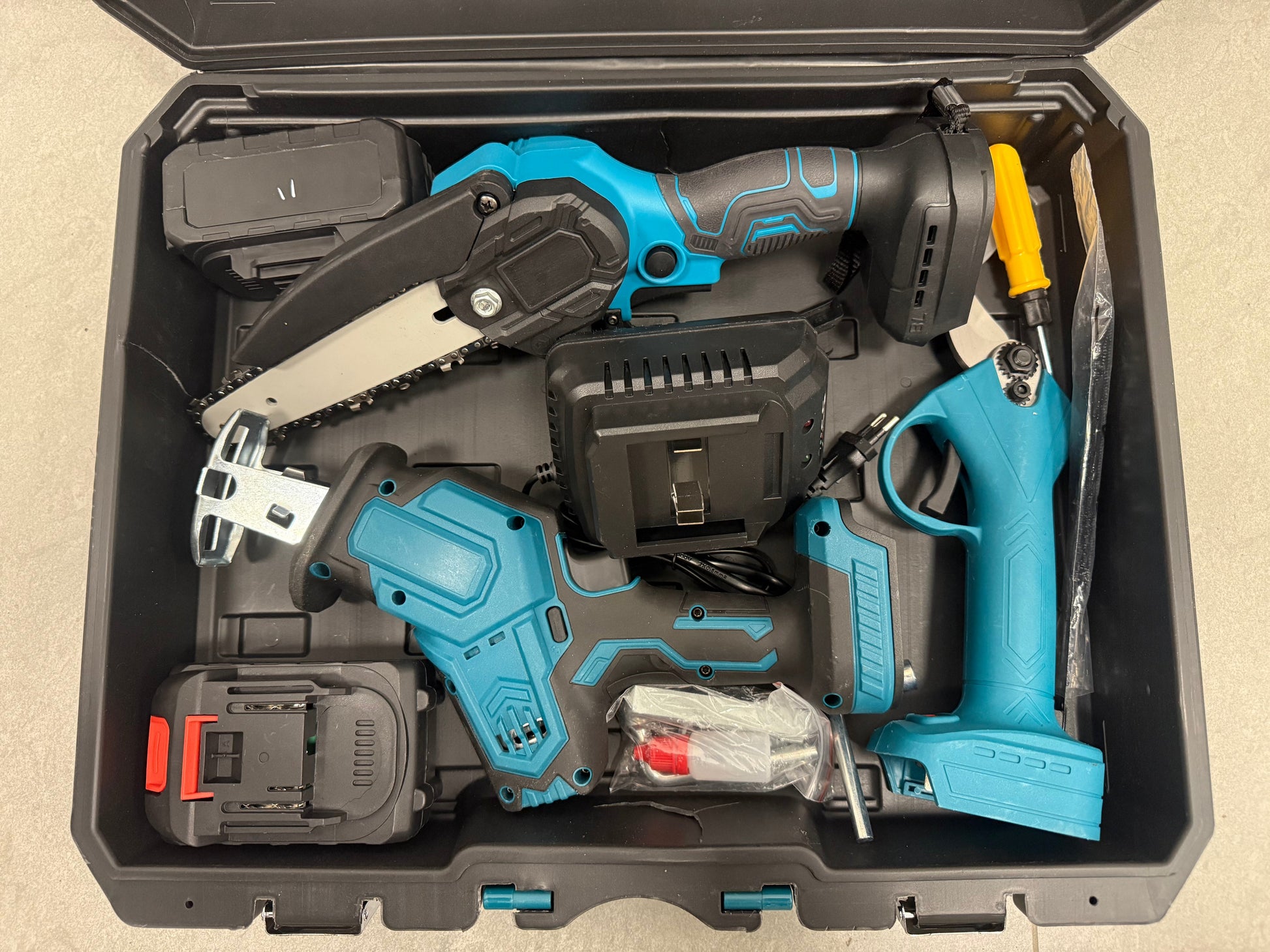 Aku Set Alata za Baštu i Sečenje – Makaze za Grane, Motorna Testera i Lisicarka