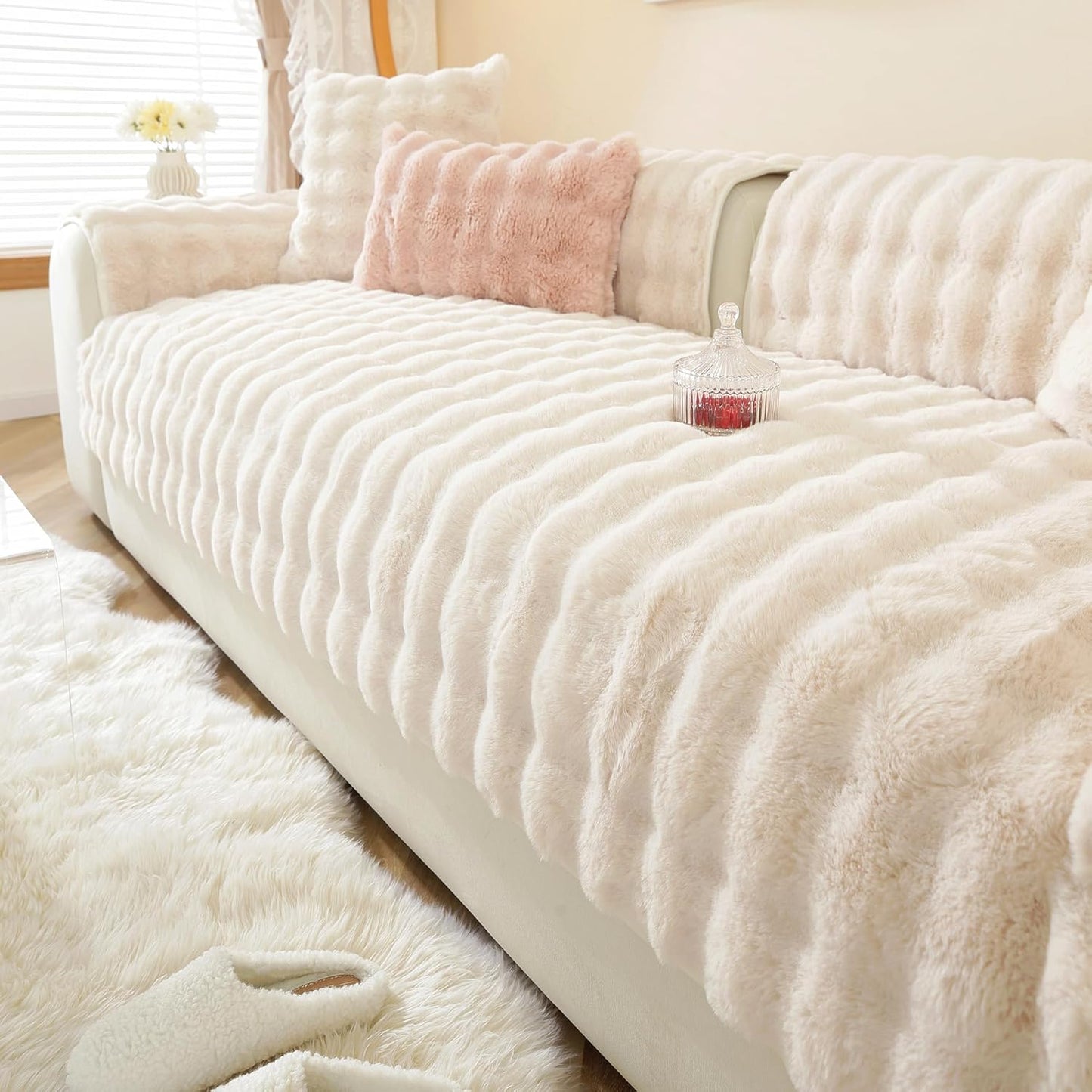 Krzneni fleker prljavo belo 70×150 cm – mekani i elegantni ukrasni prekrivač za dom