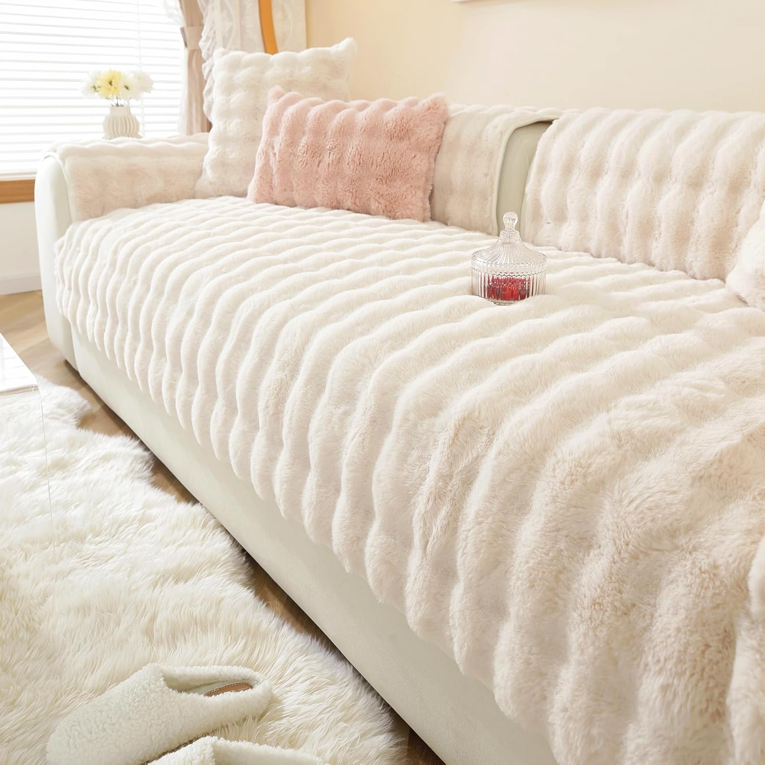 Krzneni fleker prljavo belo 70×150 cm – mekani i elegantni ukrasni prekrivač za dom