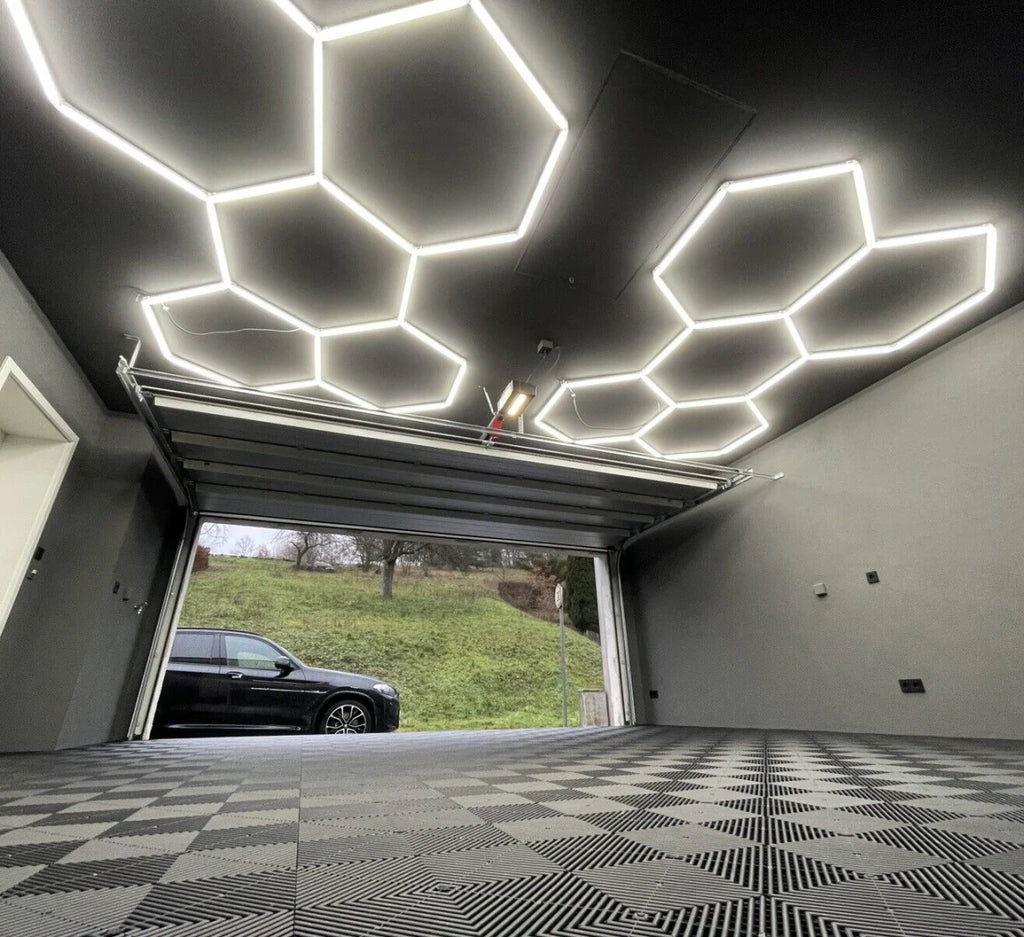 Ultra Snažna LED Hex Rasveta 168W za Garažu – Profesionalna Saćasta Plafonska Svetla za Detailing i Servis
