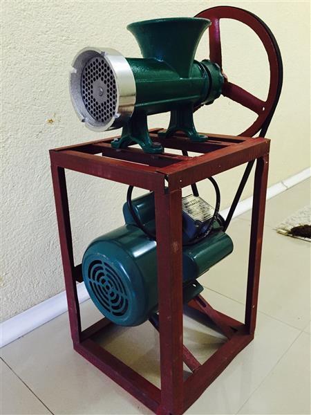 Masina za mlevenje mesa sa elektromotorom 32