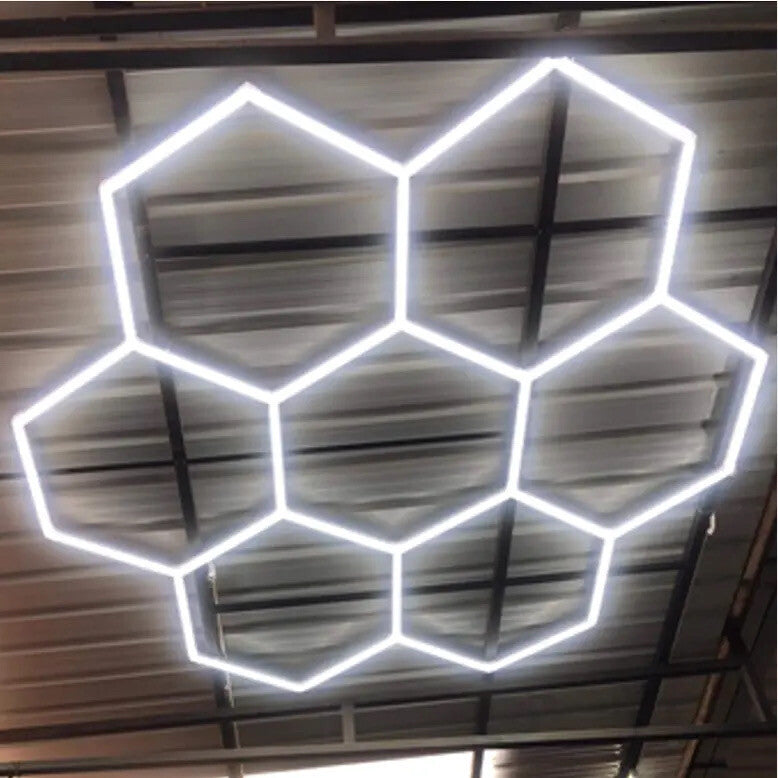 Megalight Hex LED Rasveta za Garažu – Profesionalno Osvetljenje za Auto Servis i Detailing Studio