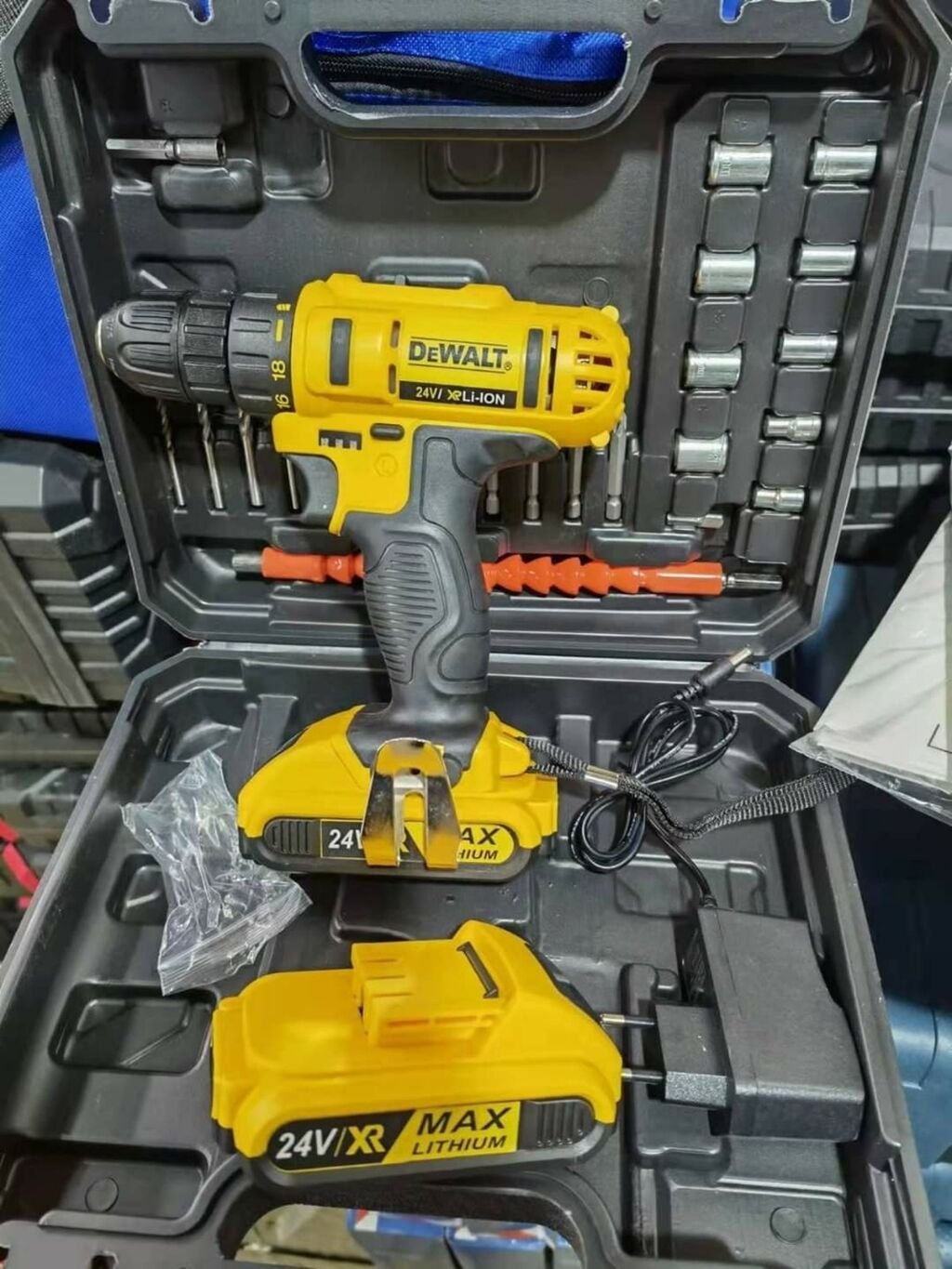 Dewalt aku srafilica busilica 24v + alat u koferu