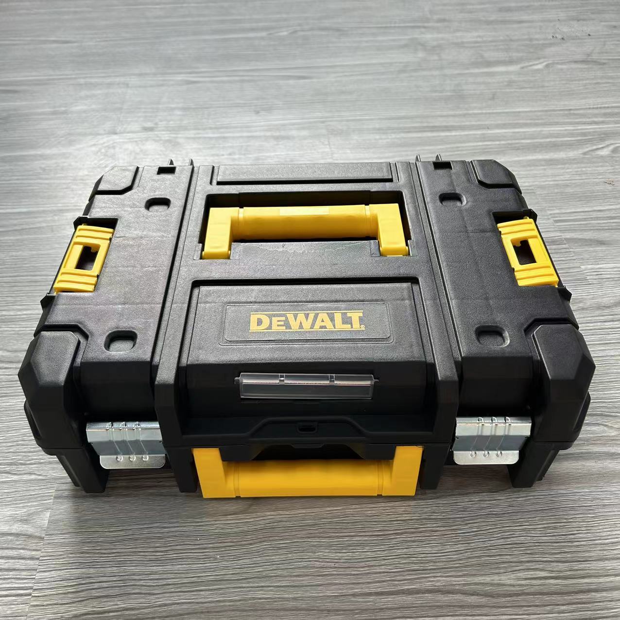 Dewalt AKU set odvijač i šrafiica busilica 188v